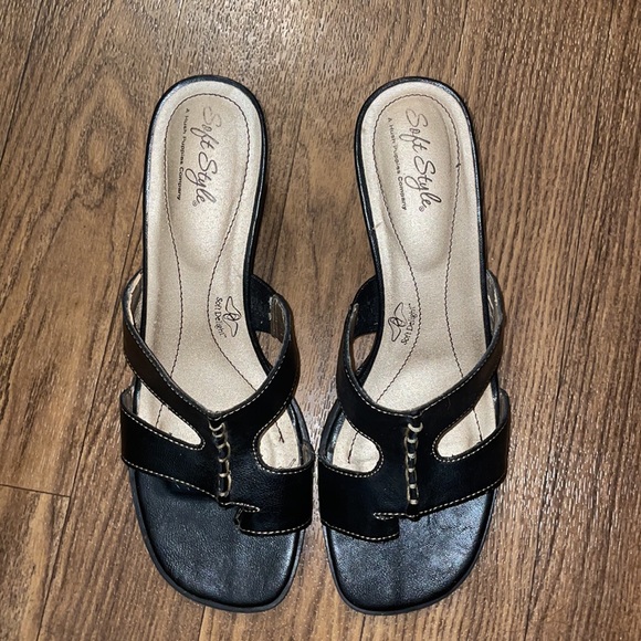 Soft Style Sandals - Picture 2 of 5